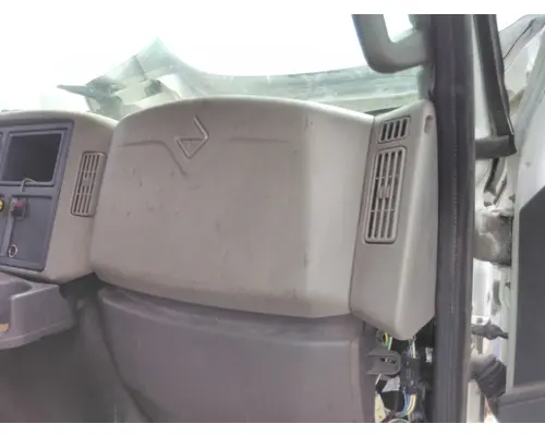 INTERNATIONAL 4300 CAB