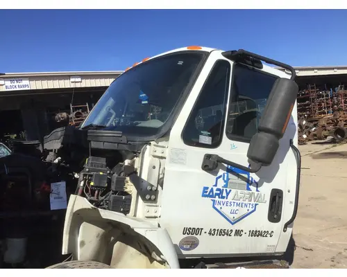 INTERNATIONAL 4300 CAB