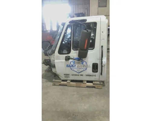 INTERNATIONAL 4300 CAB
