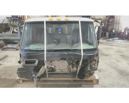 INTERNATIONAL 4300 CAB