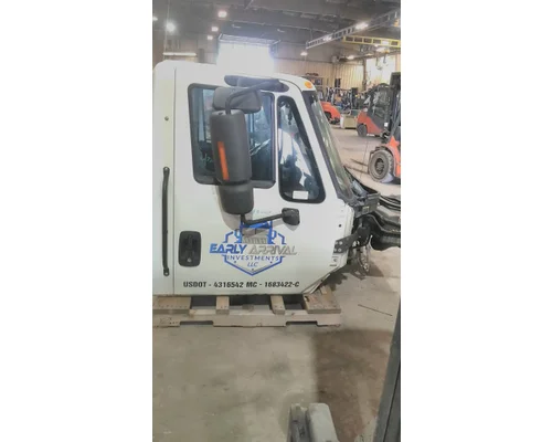 INTERNATIONAL 4300 CAB