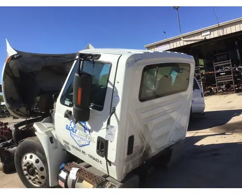 INTERNATIONAL 4300 CAB