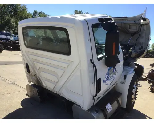 INTERNATIONAL 4300 CAB