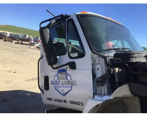 INTERNATIONAL 4300 CAB