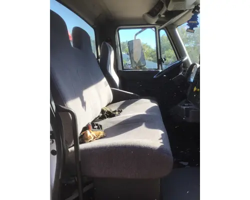 INTERNATIONAL 4300 CAB