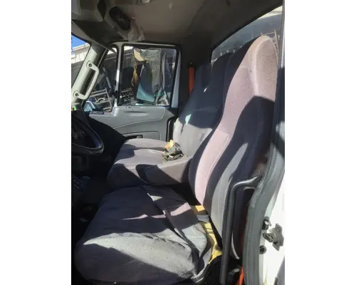 INTERNATIONAL 4300 CAB