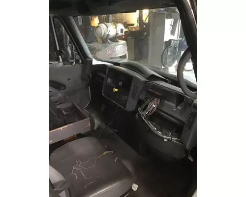 INTERNATIONAL 4300 CAB