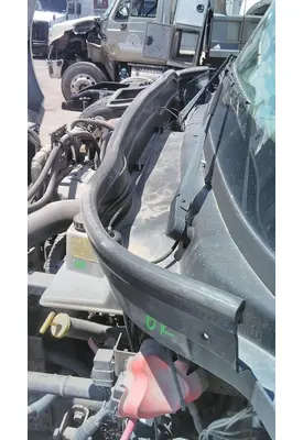 INTERNATIONAL 4300 COWL