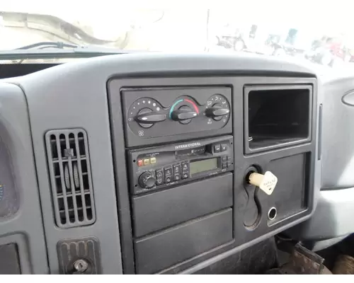 INTERNATIONAL 4300 Cab Clip