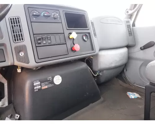 INTERNATIONAL 4300 Cab Clip