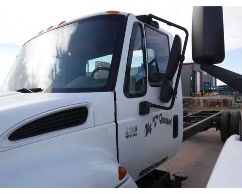 INTERNATIONAL 4300 Cab Clip