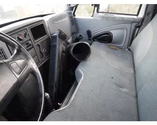 INTERNATIONAL 4300 Cab Clip