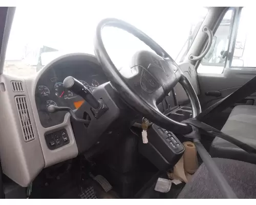 INTERNATIONAL 4300 Cab Clip