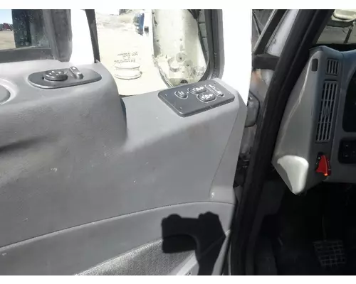 INTERNATIONAL 4300 Cab Clip