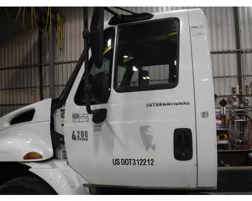 INTERNATIONAL 4300 Cab Clip