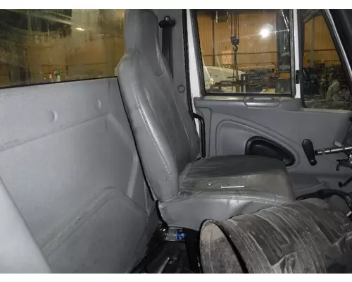 INTERNATIONAL 4300 Cab Clip