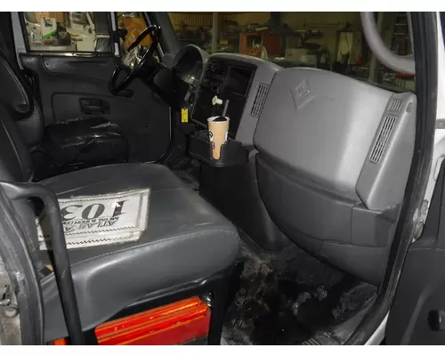 INTERNATIONAL 4300 Cab Clip