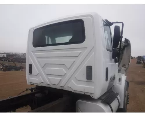 INTERNATIONAL 4300 Cab Clip