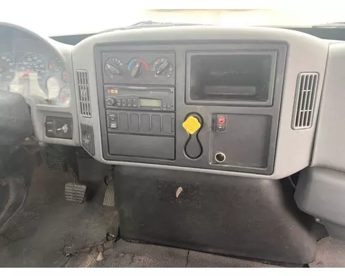 INTERNATIONAL 4300 Cab