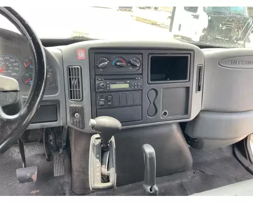 INTERNATIONAL 4300 Cab