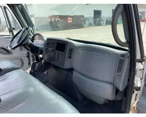 INTERNATIONAL 4300 Cab