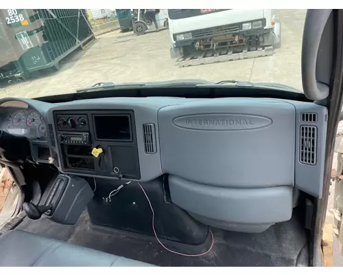 INTERNATIONAL 4300 Cab