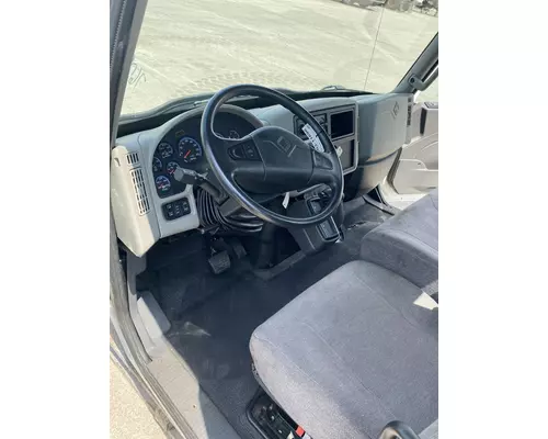 INTERNATIONAL 4300 Cab