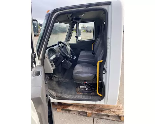 INTERNATIONAL 4300 Cab