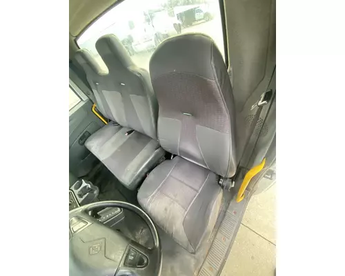 INTERNATIONAL 4300 Cab