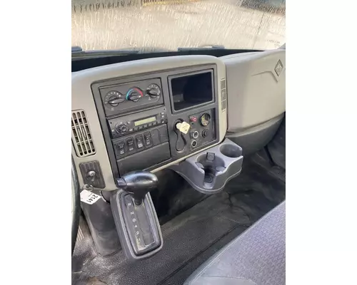 INTERNATIONAL 4300 Cab