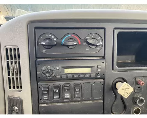 INTERNATIONAL 4300 Cab