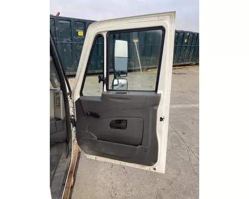 INTERNATIONAL 4300 Cab