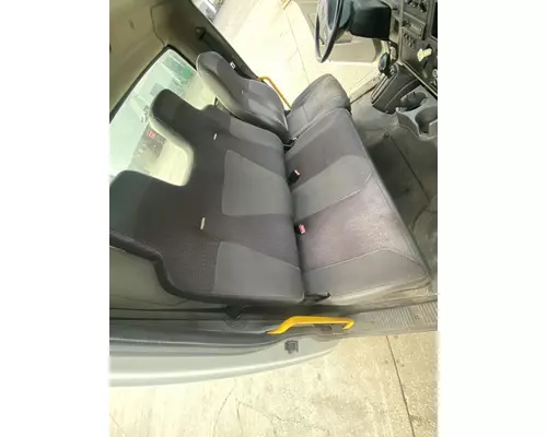 INTERNATIONAL 4300 Cab