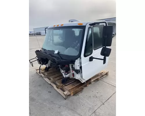 INTERNATIONAL 4300 Cab