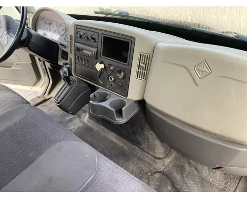 INTERNATIONAL 4300 Cab
