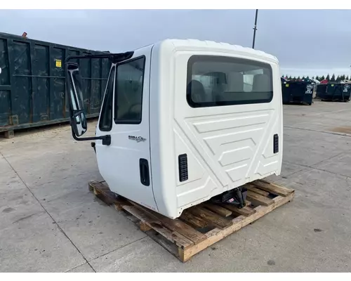 INTERNATIONAL 4300 Cab