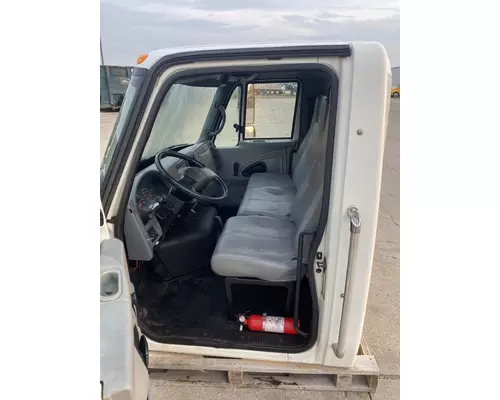 INTERNATIONAL 4300 Cab