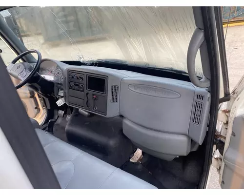 INTERNATIONAL 4300 Cab