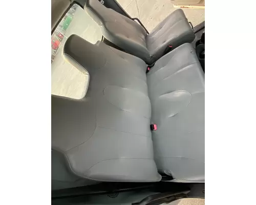 INTERNATIONAL 4300 Cab