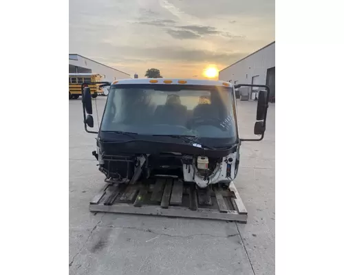 INTERNATIONAL 4300 Cab