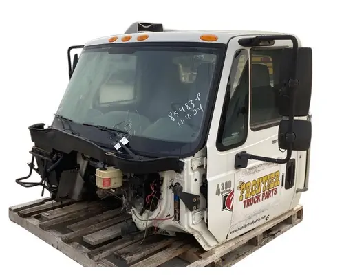 INTERNATIONAL 4300 Cab