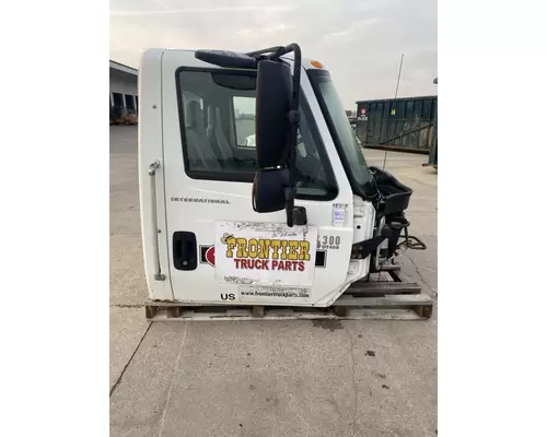 INTERNATIONAL 4300 Cab