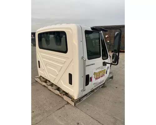 INTERNATIONAL 4300 Cab