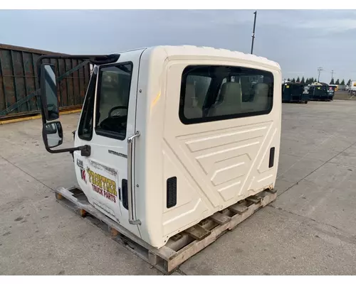 INTERNATIONAL 4300 Cab