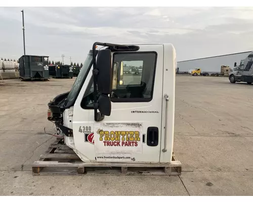 INTERNATIONAL 4300 Cab