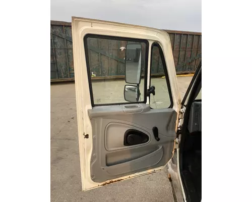 INTERNATIONAL 4300 Cab