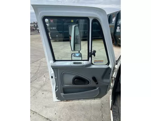 INTERNATIONAL 4300 Cab