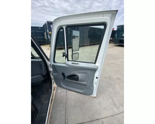 INTERNATIONAL 4300 Cab