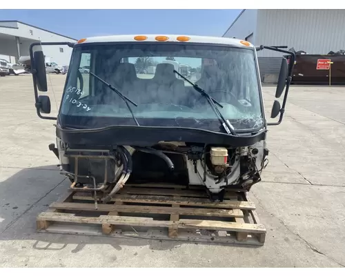 INTERNATIONAL 4300 Cab