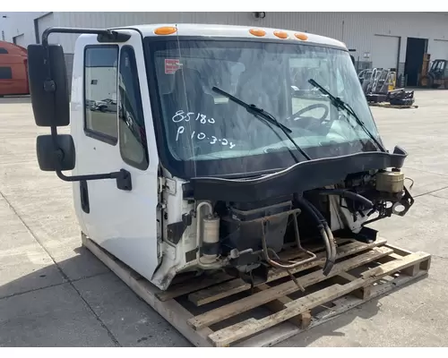 INTERNATIONAL 4300 Cab